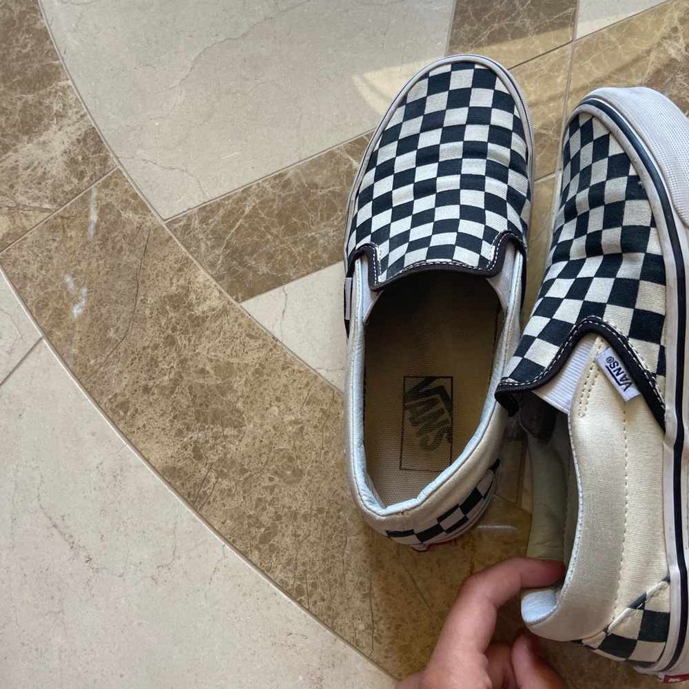 checkard VANS